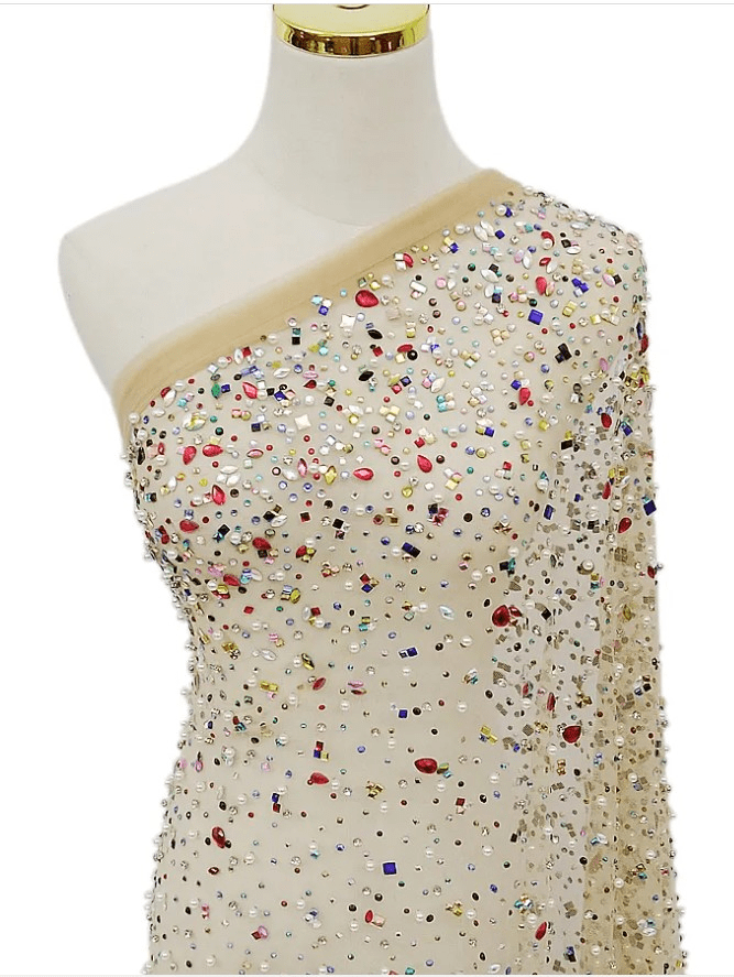 Dantela cu cristale din sticla, strasuri si perle, pe tull bej nude, lace fabric glass beads, glass apliques. Broderii exclusive. Calitate Superioara. Broderii exclusive., lux.