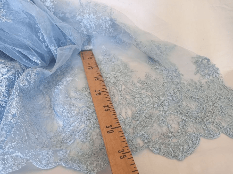 Dantela decupabila bleu cu bordura lata
