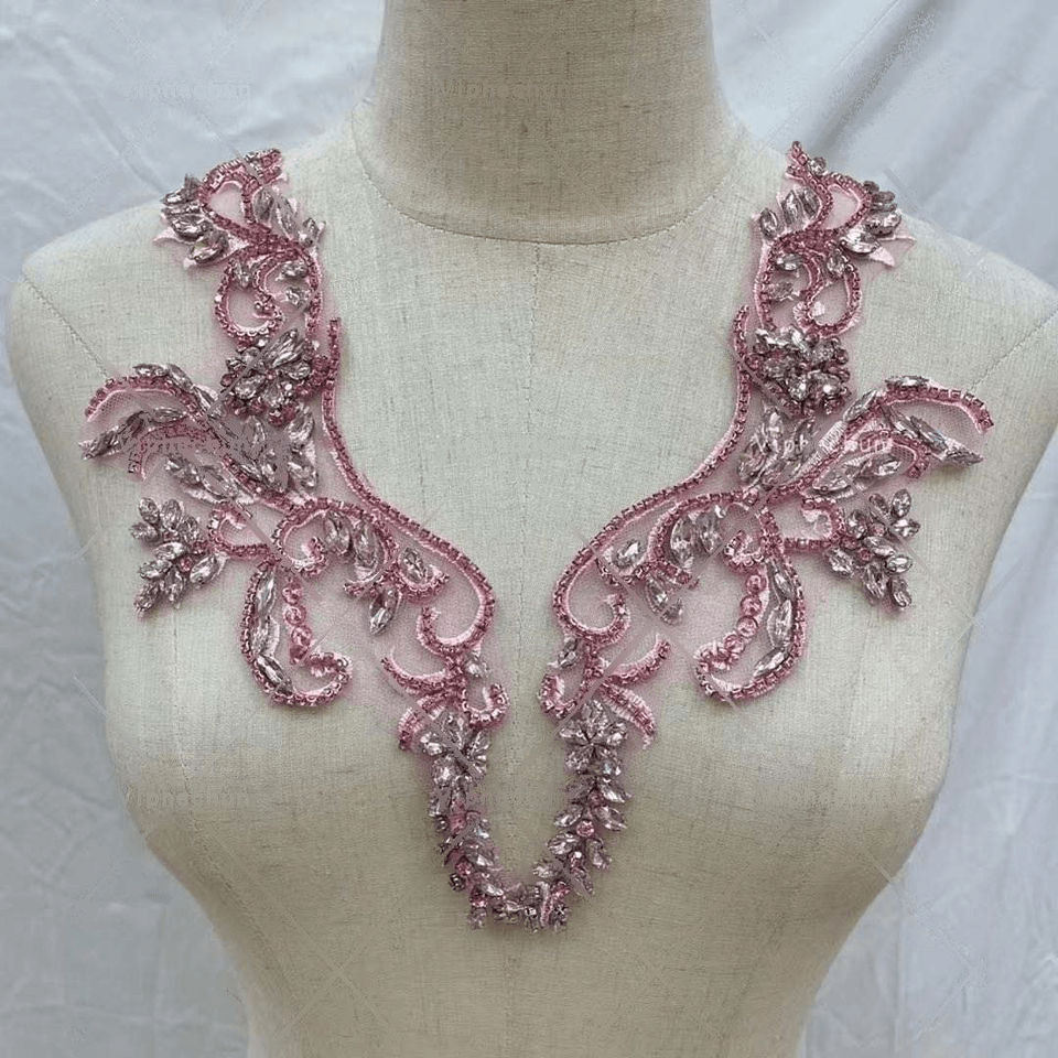 Aplicatii roz prafuit cu cristale, 
