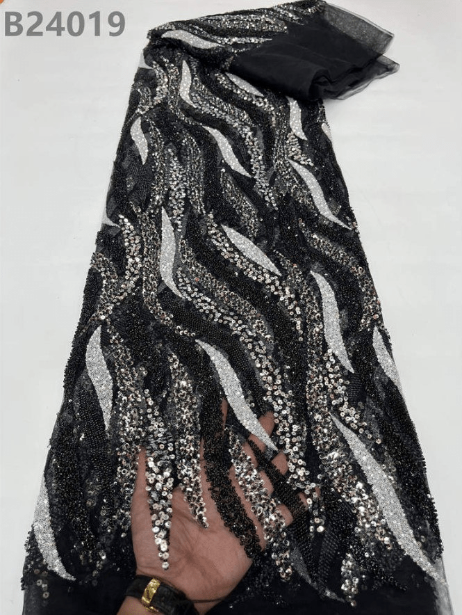 Dantela cu margele si paiete 
pe negru cu argintiu , black white lace fabric glass beads,  Broderii premium. Calitate Superioara. Broderii exclusive.