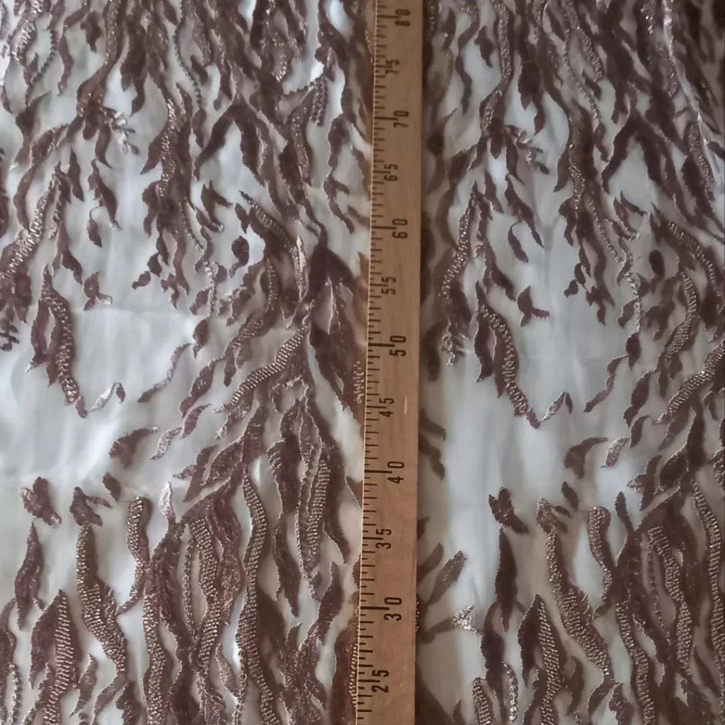 Broderie maro-cafea cu lapte,
 lat.110 cm