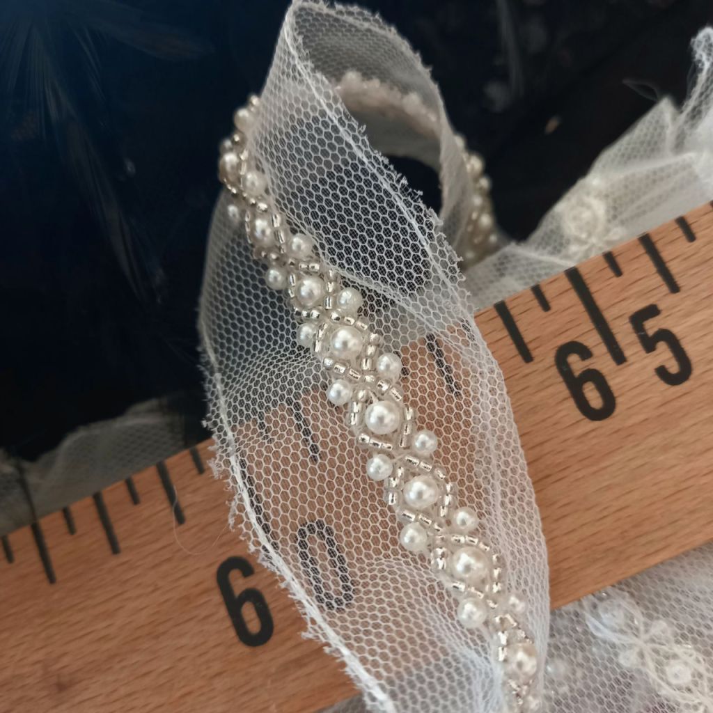 Banda cu perle, ivoar.
