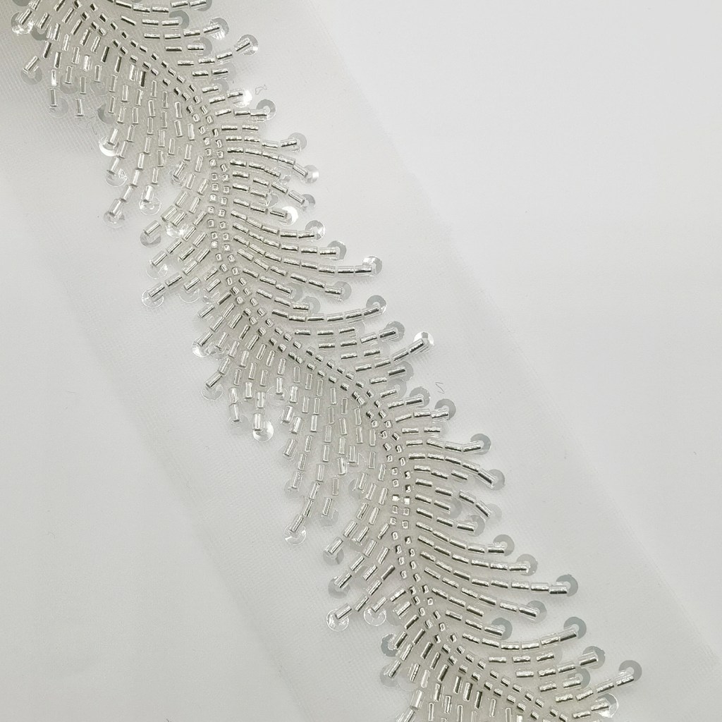 glass beads, glass apliques, bordura argintiu din margele