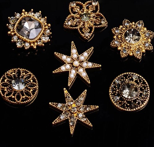 Aplicatii vintage de cusut si de lipit,