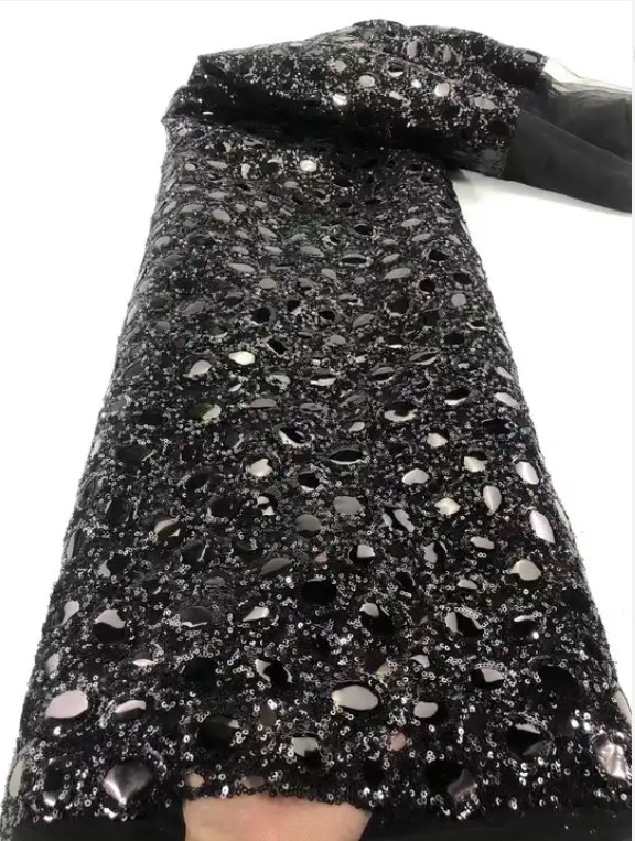 Paiete pe tull negru
