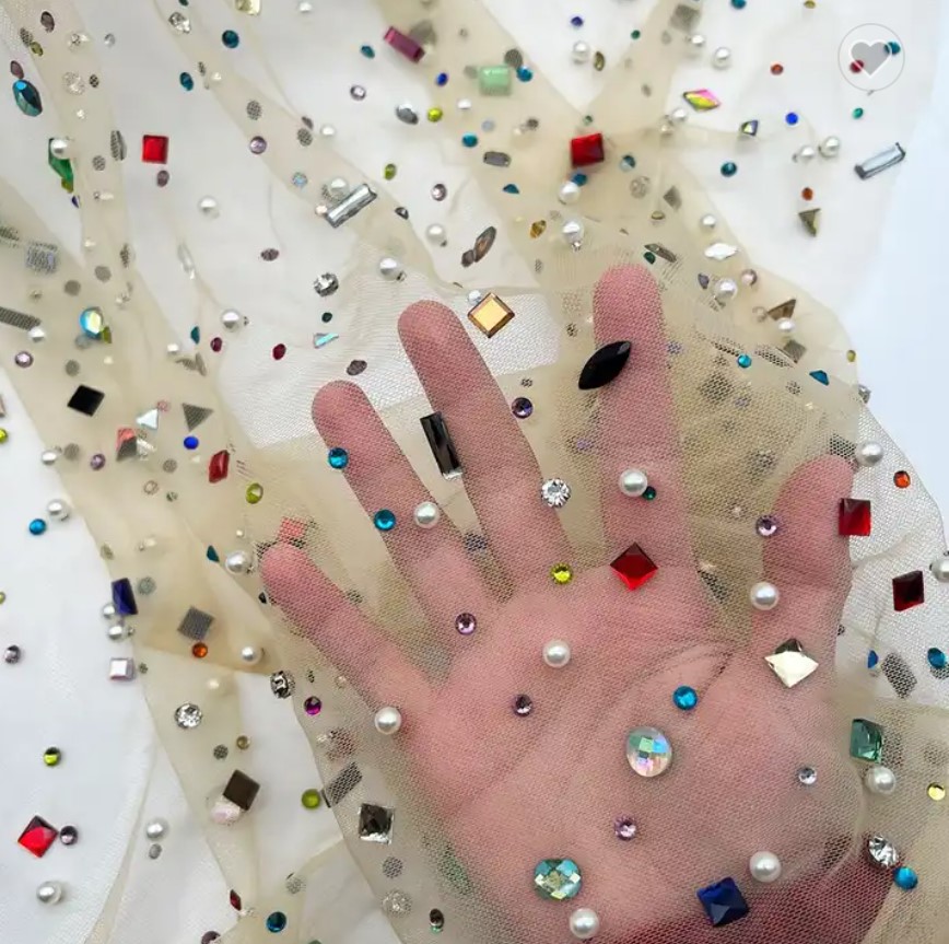 Dantela cu cristale din sticla, strasuri si perle, pe tull bej nude, albastru lace fabric glass beads, glass apliques.  Broderii exclusive. Calitate Superioara. 