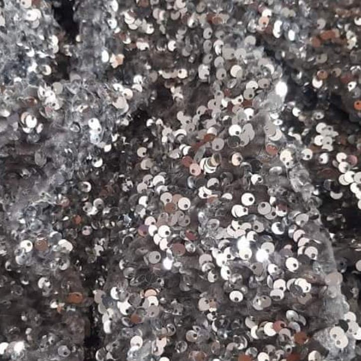  . Tesaturi de evenimente, rochii de seara, bluze, fuste.