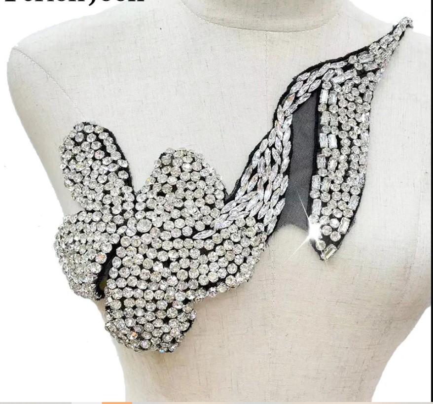 aplicatie de cusut  cu cristale din sticla pentru rochii de seara. Floare de cusut cu cristale din sticla , lucrata manual47x15cm, glass beads, glass apliques
