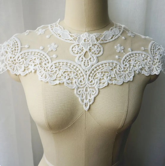 Guler alb, 23x43cm
rochii, bluze dama