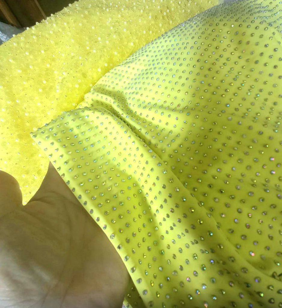 Lycra galbena cu strasuri,
