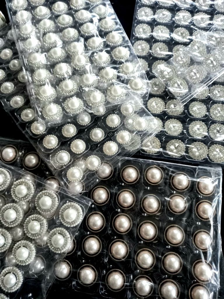 nasturi cu perle pentru rochii si bluze, mireasa, nunta, botez