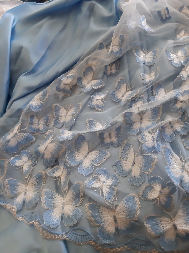 fluturi dantela decupabila