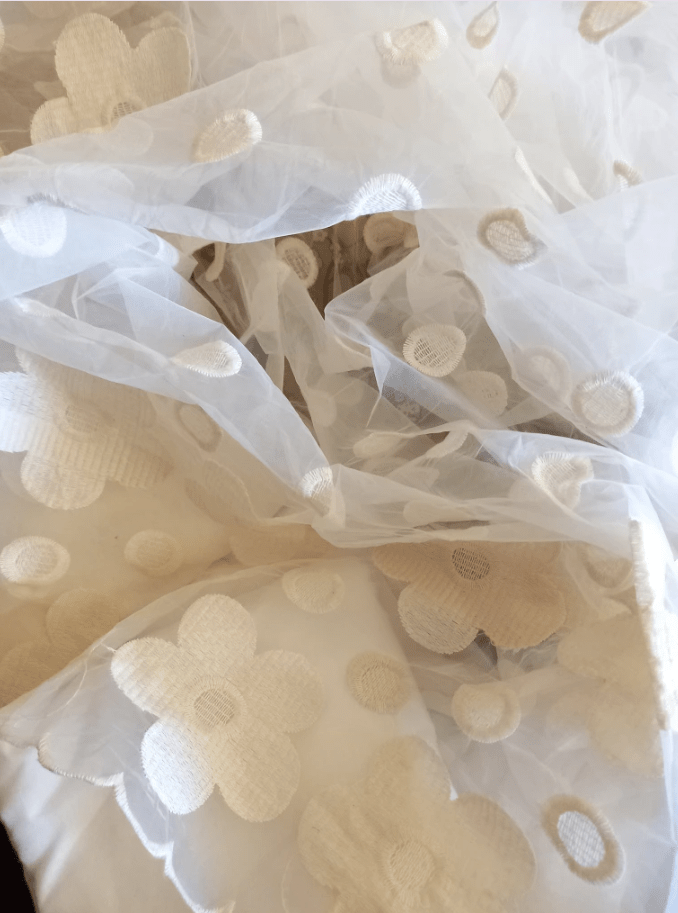 Organza brodata, crem
