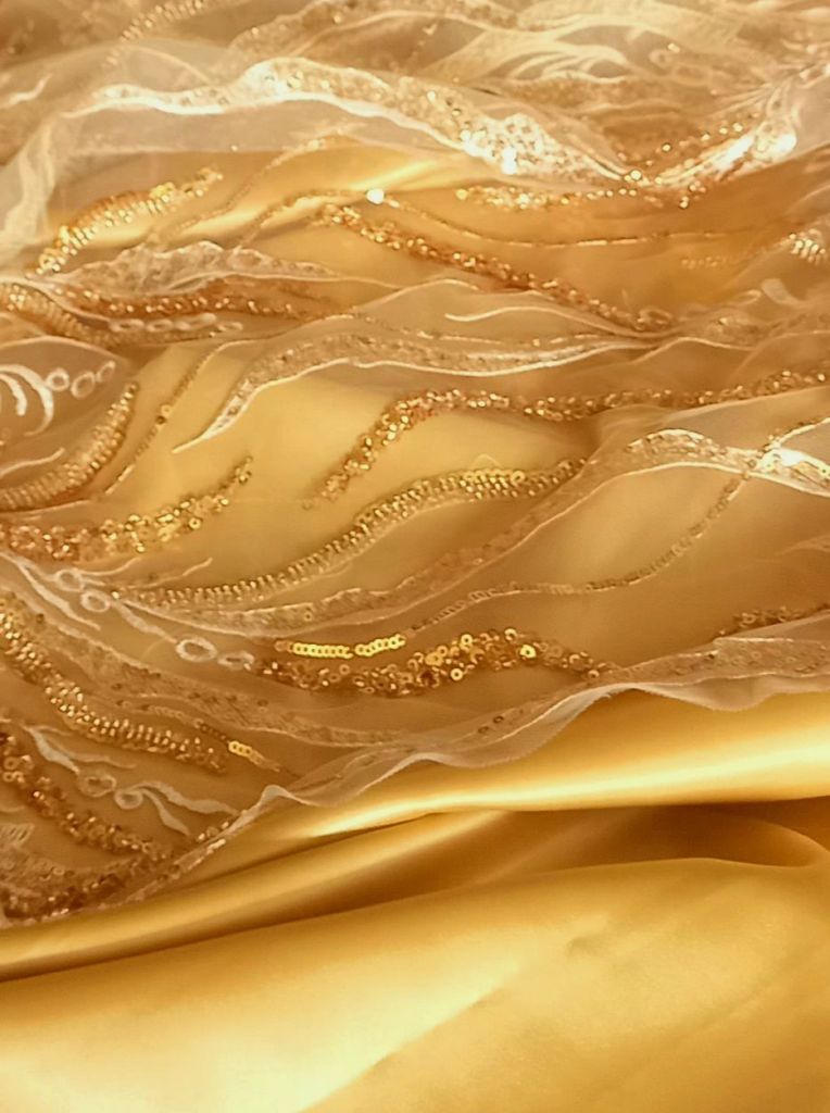 Dantela cu margele si paiete auriu intens pe tull auriu ,dark gold  lace fabric glass beads, glass apliques