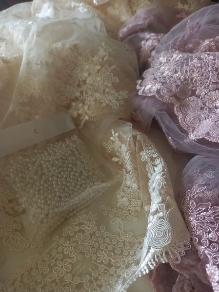 dantela crem, perle din sticla crem, nunta, botez