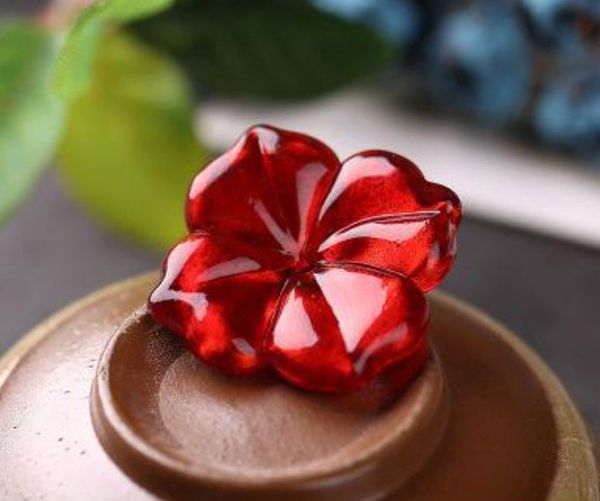 flori de cusut rosu inchis