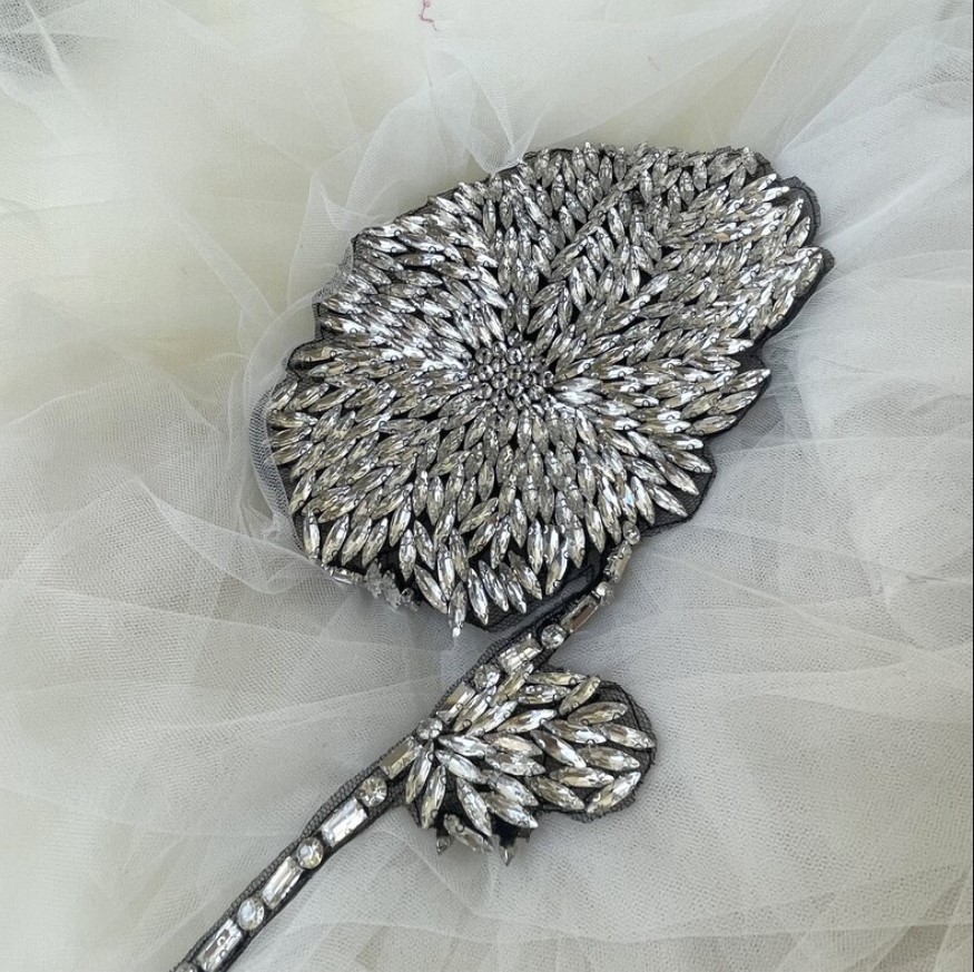  Floare de cusut cu cristale din sticla , 42x18cm, lucrata manual
