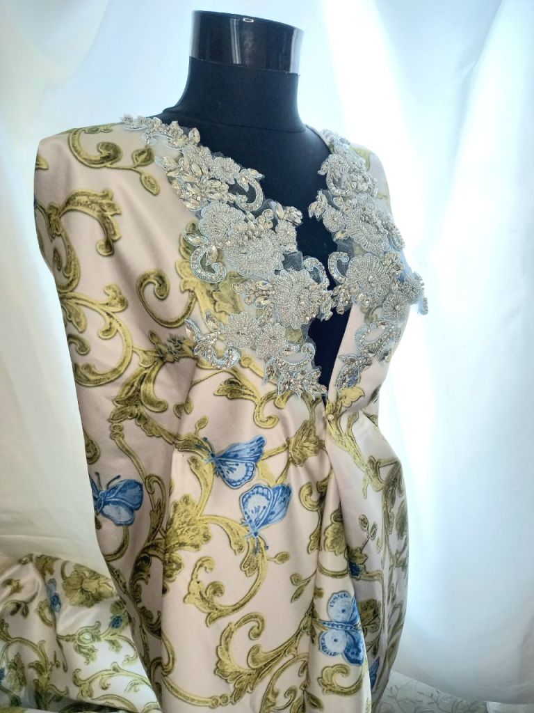 tafta imprimata . Tesaturi de evenimente, rochii de seara, bluze, fuste.