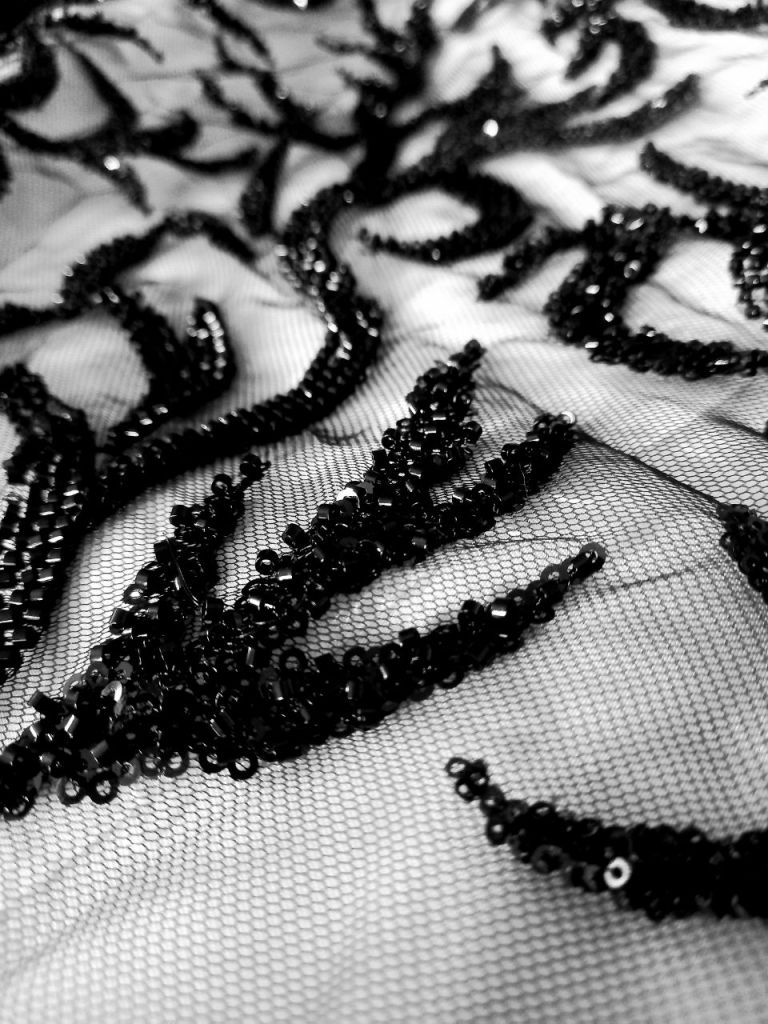 Broderie pe negru cu margele si paite,
