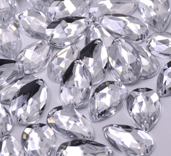 Cristale lacrima de cusut din acril:
