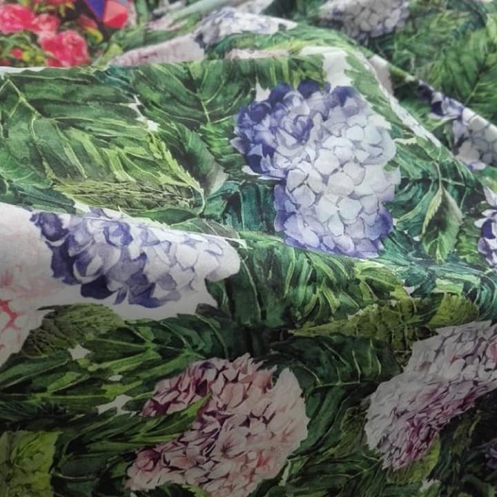 matasica . Tesaturi de evenimente, rochii de seara, bluze, fuste.