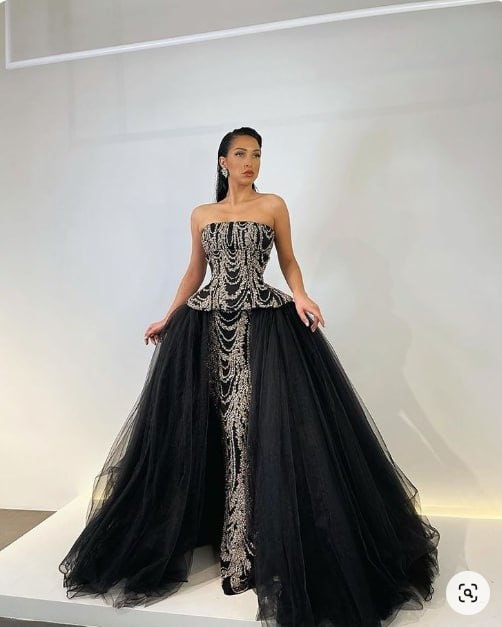 Dantela cu perle, margele si paiete, pentru un look similar . Tesaturi de evenimente, rochii de seara, bluze, fuste.