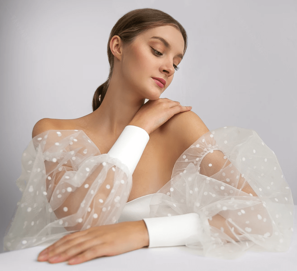 organza cu buline ivoar deschis