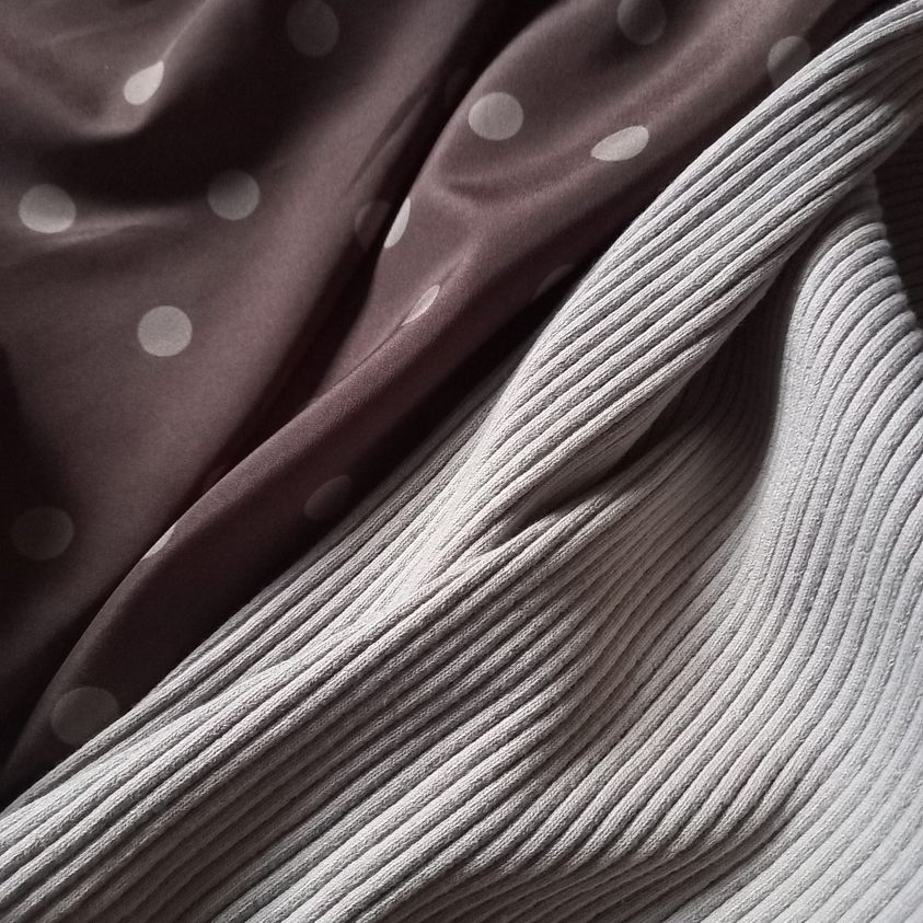 voal maro cu buline . Tesaturi de evenimente, rochii de seara, bluze, fuste.