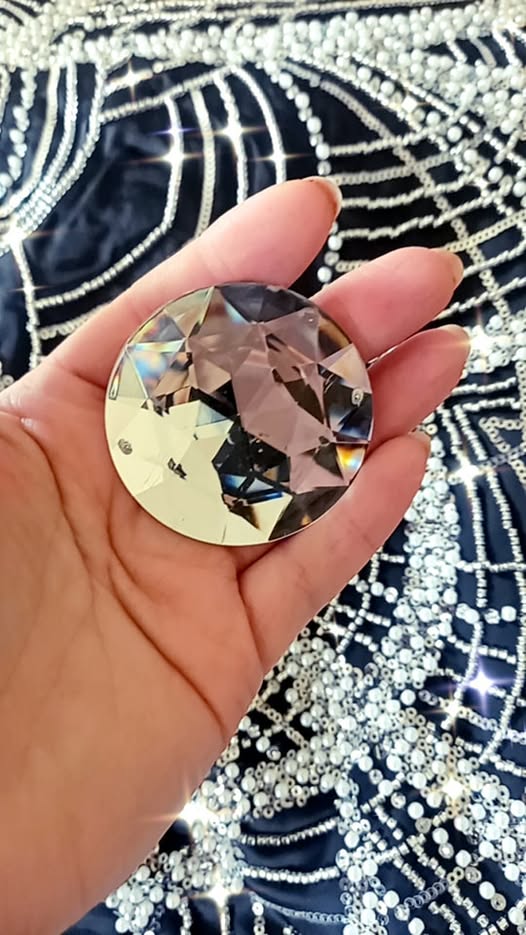 Aplicatii de cusut din acril, model transparent, 52 mm
