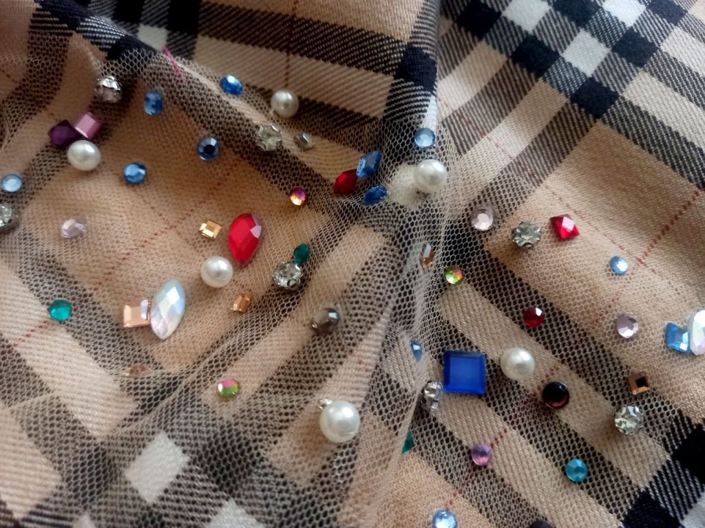 stofa cu carouri, bej, materiale textile, stofa tartan . Tesaturi de evenimente, rochii de seara, bluze, fuste.