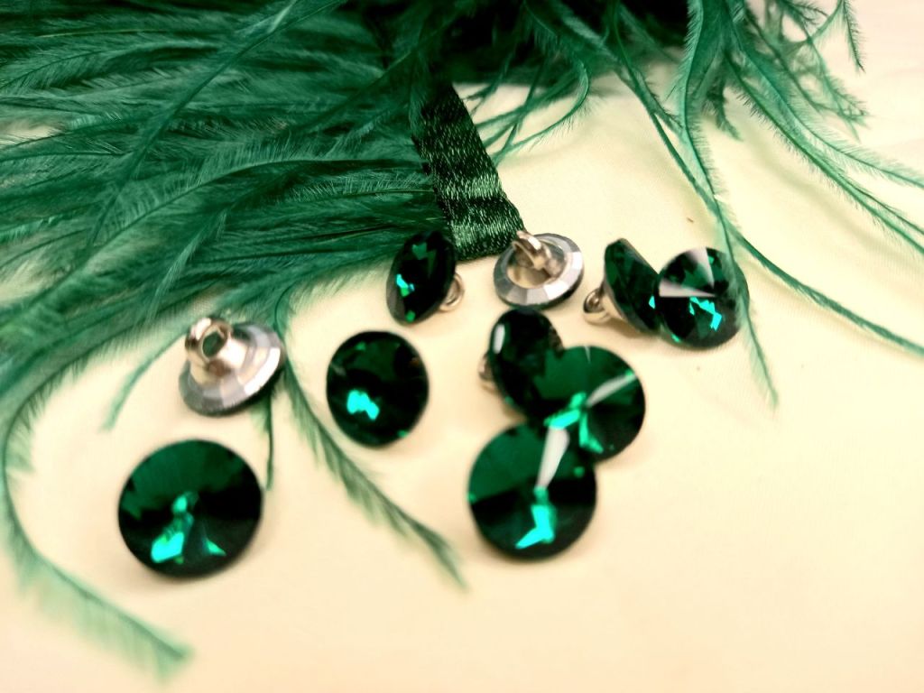 Nasturi cu cristale verde