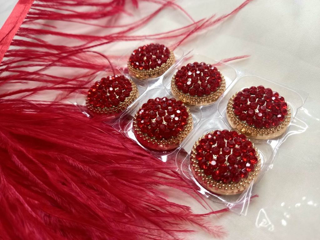 Nasturi rosu intens  de lux 25mm
