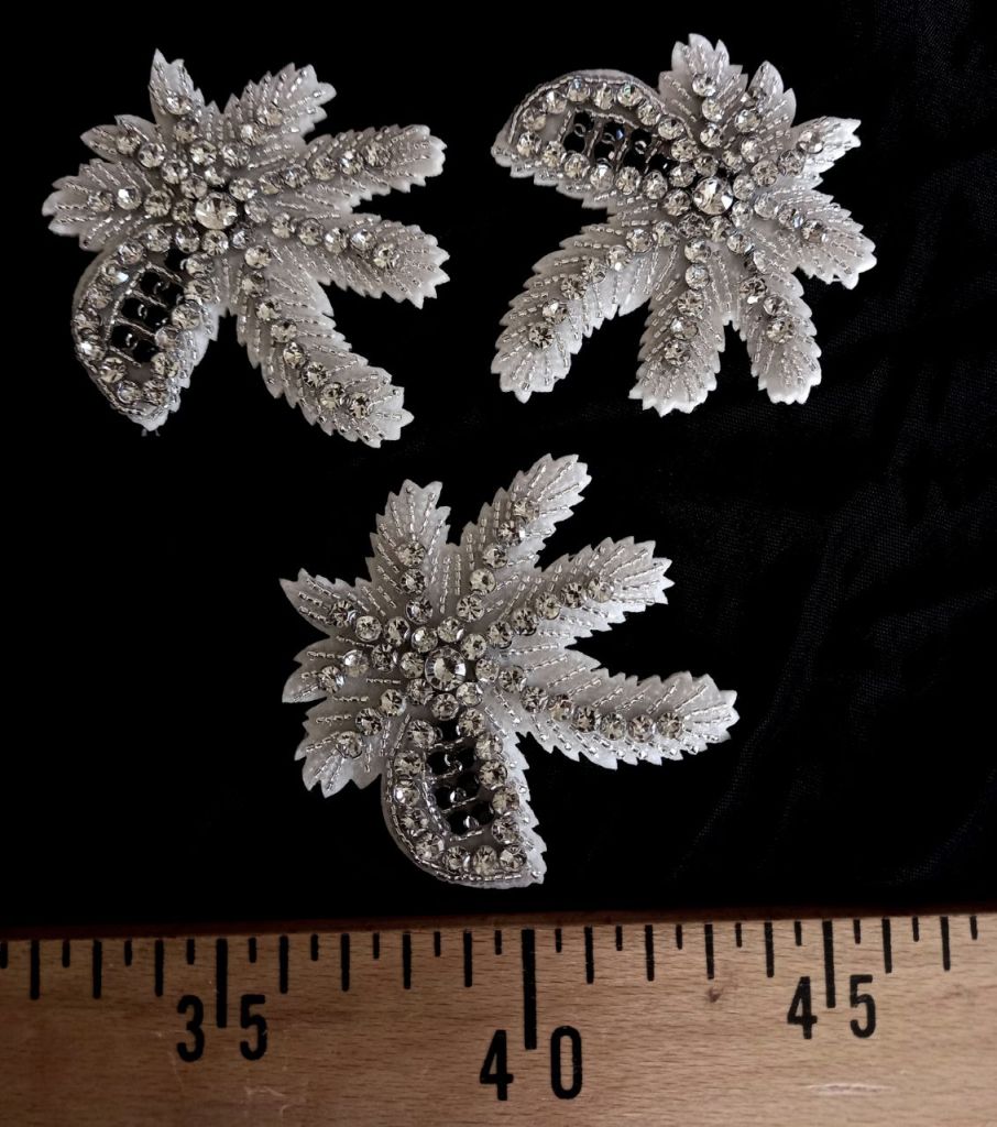 aplicatii de cusut cu strasuri