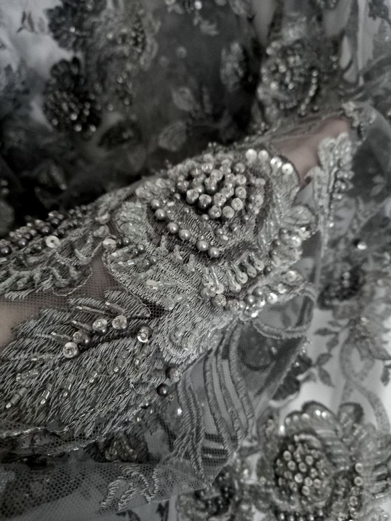 Dantela decupabila gri intens cu perle, margele si paiete, lucrata manual, handmade grey beaded  wedding lace fabric. Broderii exclusive. Calitate Superioara. Broderii exclusive.
