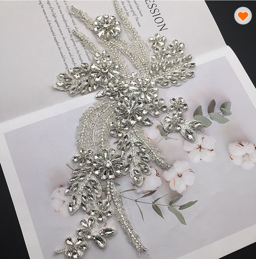 Aplicatie cu cristale din sticla,, lucrata manual
