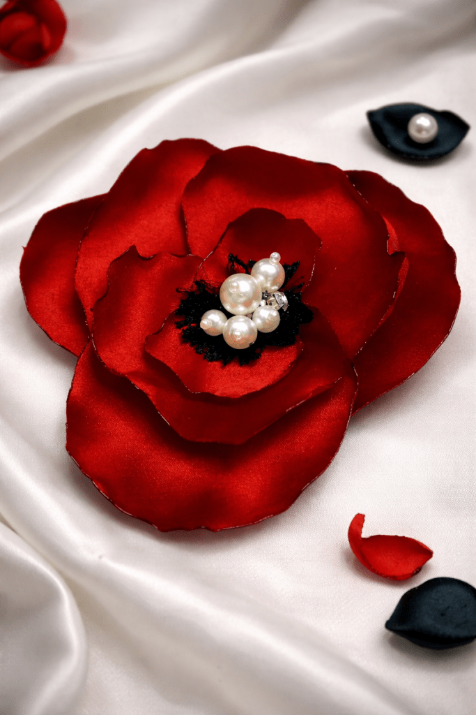 Floare de mac 3D cu perle.
12 cm., 39 lei/buc.