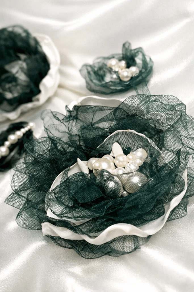 Floare 3D cu perle
11-12 cm/ 39 lei buc.
Flori 6-7cm cu perle
39 lei/set 3 buc.