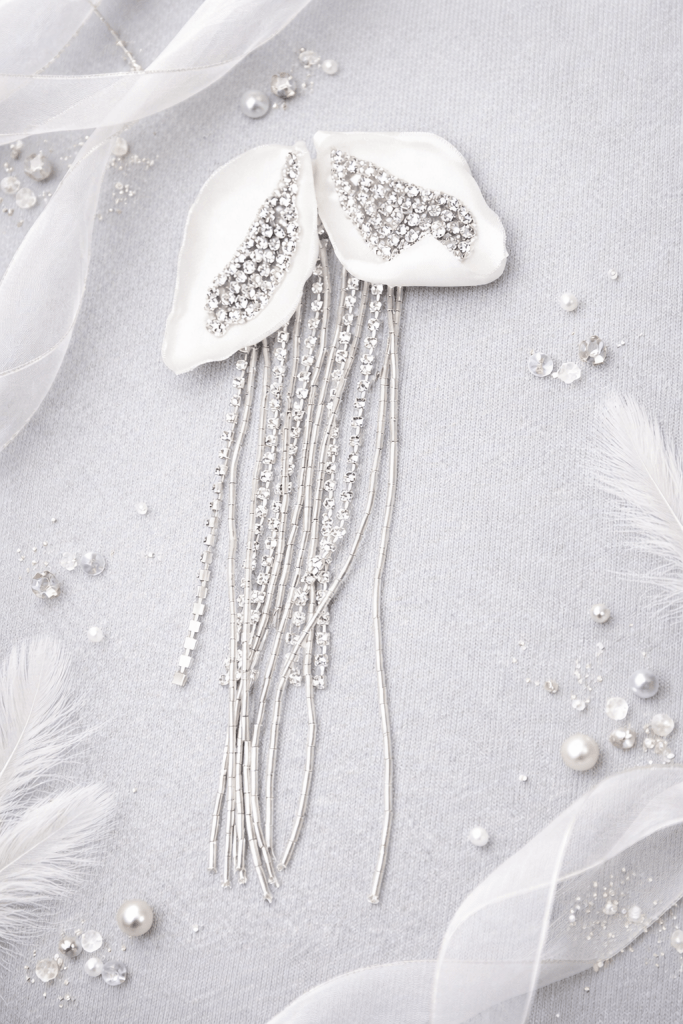 Aplicatie de cusut cu franjuri din margele si cristale 15 cm. , 
19 lei buc(doua buc in poza) 