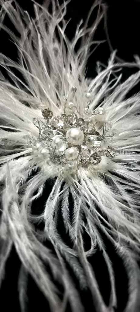 Aplicatie de cusut cu cristale si pene ivoar, 25 cm