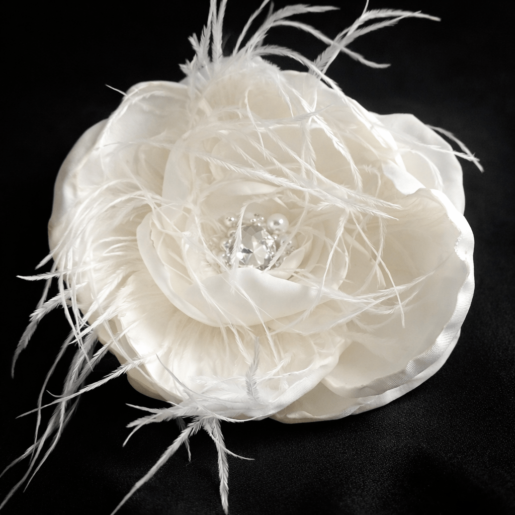 Floare 3D ivoar cu perle cristale si pene.12cm