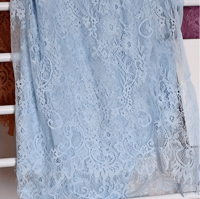 Dantela chantilly bleu ciel, 1.45x3m, 220 lei/cupon