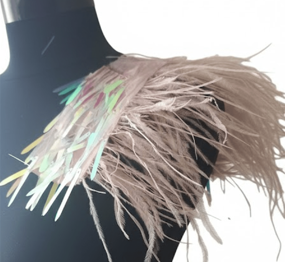 Epolet roz cu pene si paiete