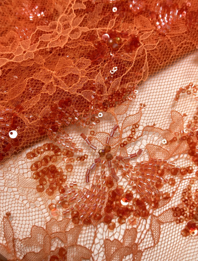 Dantela chantilly accesorizata,
aducem la comanda,
 450 lei m  sau 990 lei cupon 1.45x 3m