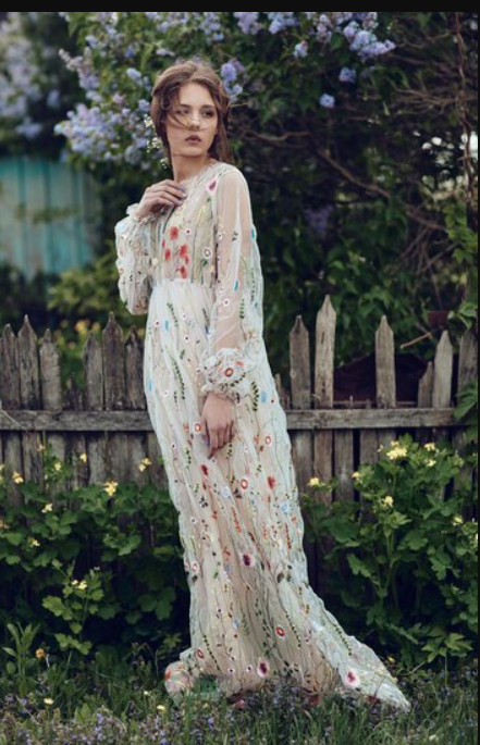 Dantela stil Valentino, 
 pentru un look similar
90 lei m