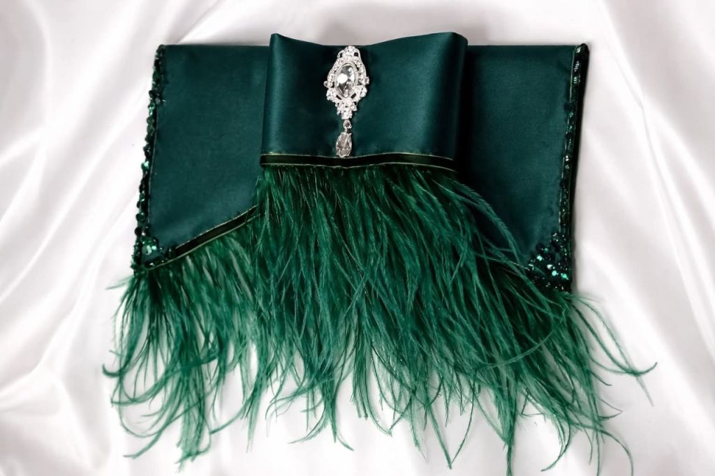 funda verde cu pene , bendita, epolet