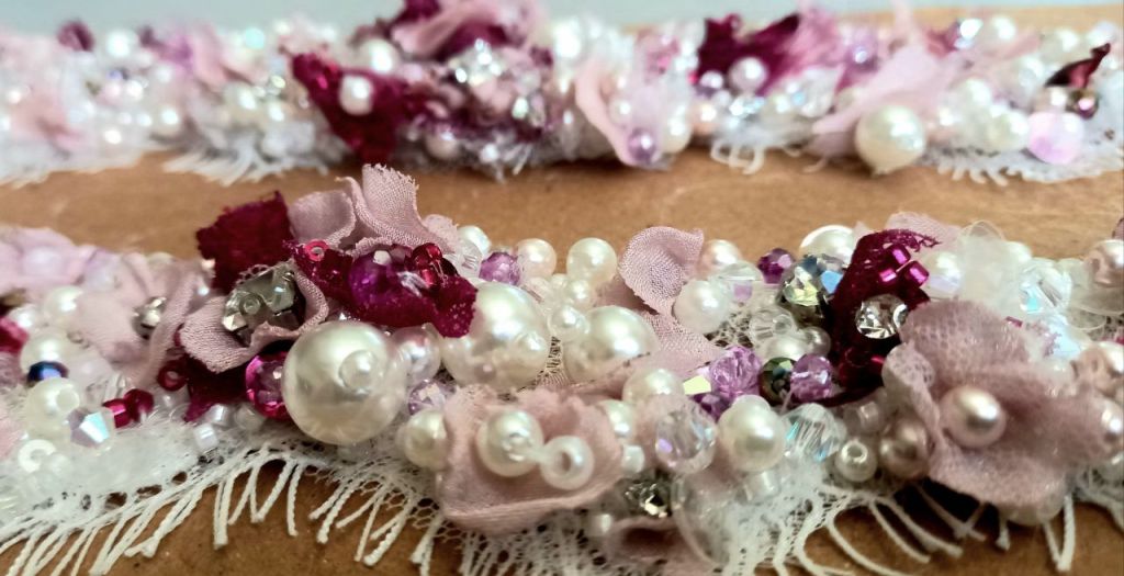 broderie cu flori mici 3D  pentru mansete, mansete elegante multicolor. Luxury wedding cuff appliqués with 3D embroidered flowers, sparkling crystals and couture craftsmanship. 
✨ Made in Romania
 🌍 Worldwide shipping 
#bridalfashion
#eveninggown
#couturedetails