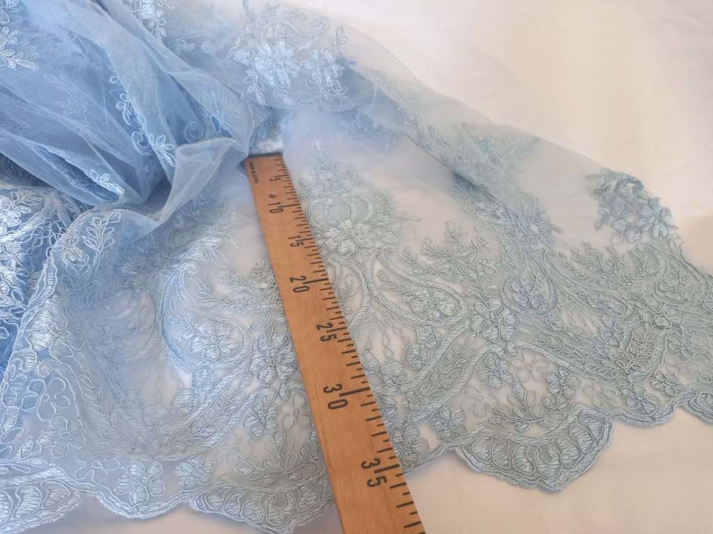 Broderie bleu prafuit pentru rochie de seara cu bordura lata